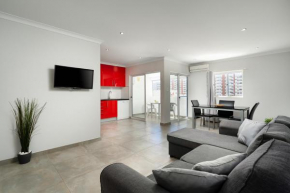 Praia da Rocha Bliss W/ Balcony - 5min walk to the beach - by LovelyStay